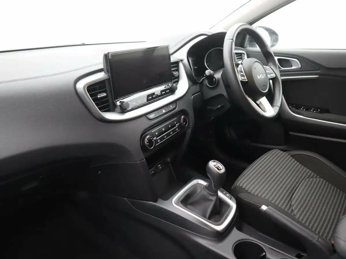 2024-kia-xceed-15-t-gdi-2-138bhp-big-10