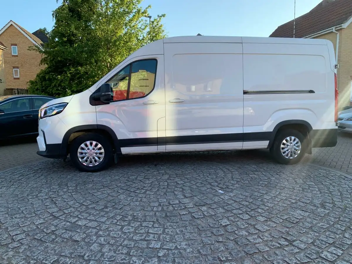 2022-maxus-e-deliver-9-e-lh-515kwh-big-59