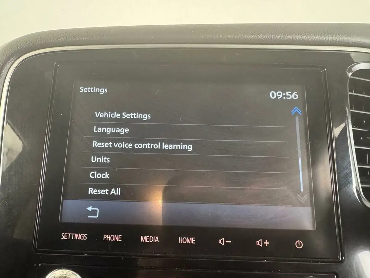 2021-mitsubishi-outlander-24-dynamic-safety-phev-big-33
