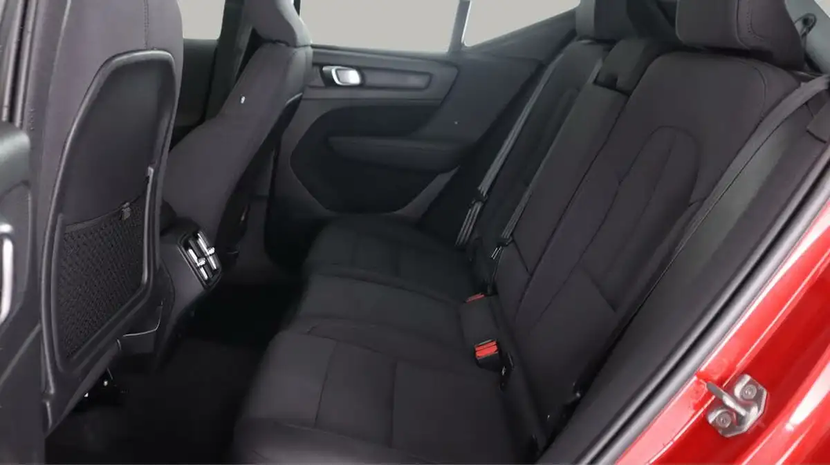 2020-volvo-xc40-15-t3-momentum-geartronic-big-15