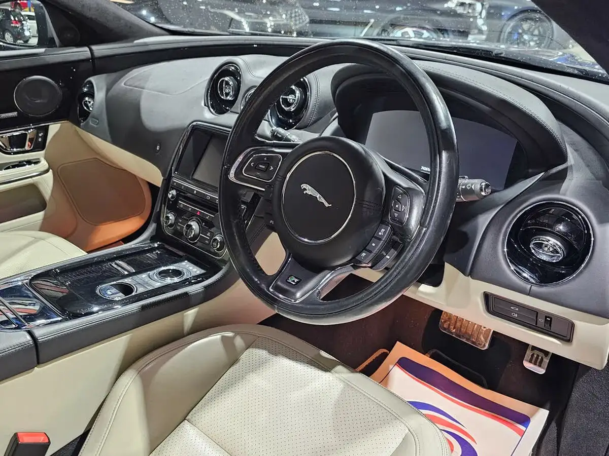 2016-jaguar-xj-series-30td-xj-r-sport-30tdv6-296bhp-big-25