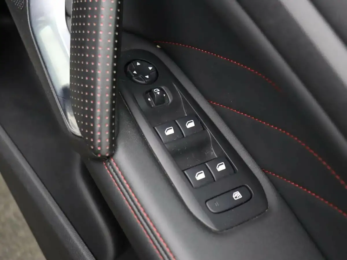 2019-peugeot-308-15-bluehdi-gt-line-eat8-big-27