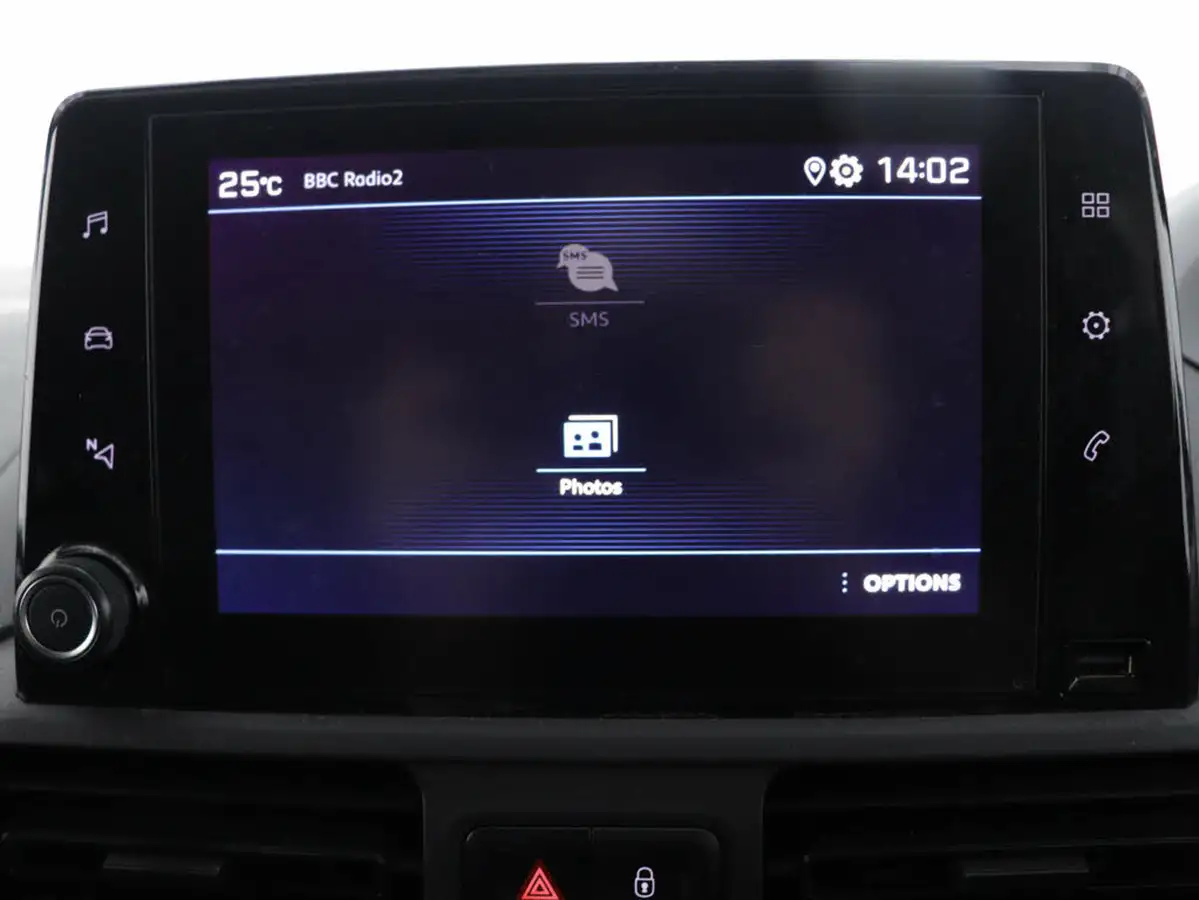 2019-peugeot-partner-16bluehdi-1000-professional-big-17