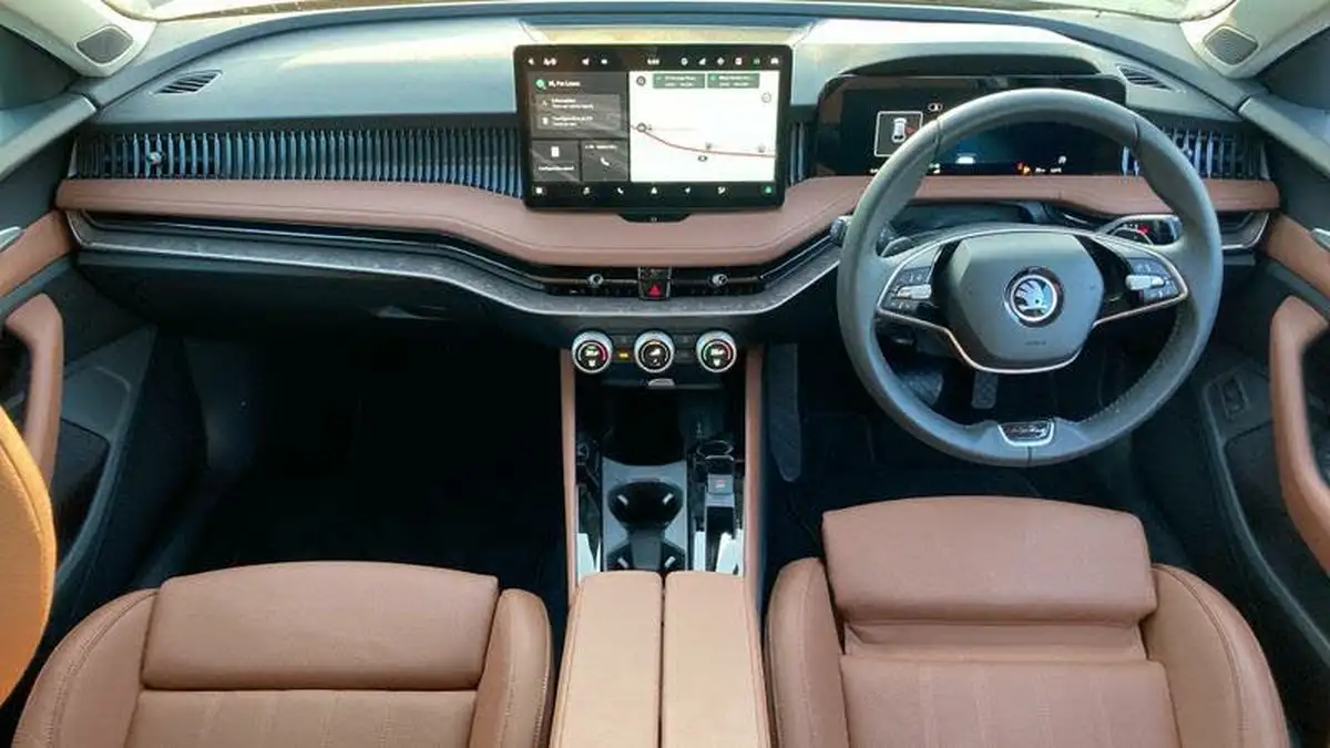 2025-skoda-superb-20tdi-laurin-klement-193ps-4x4-estate-big-7