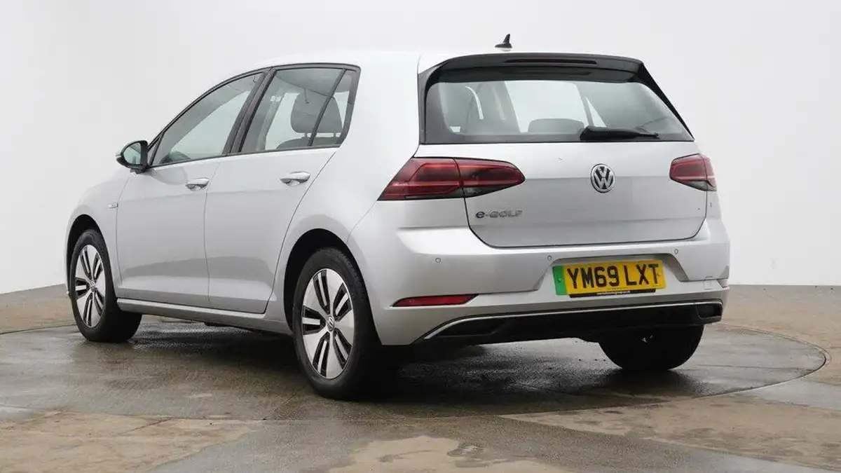 2020-volkswagen-golf-e-e-golf-big-2