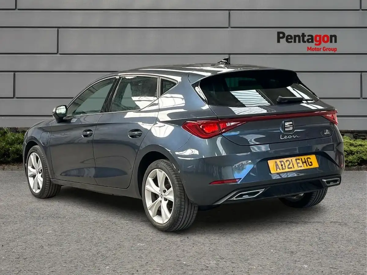 2021-seat-leon-14-e-hybrid-fr-hatchback-big-1
