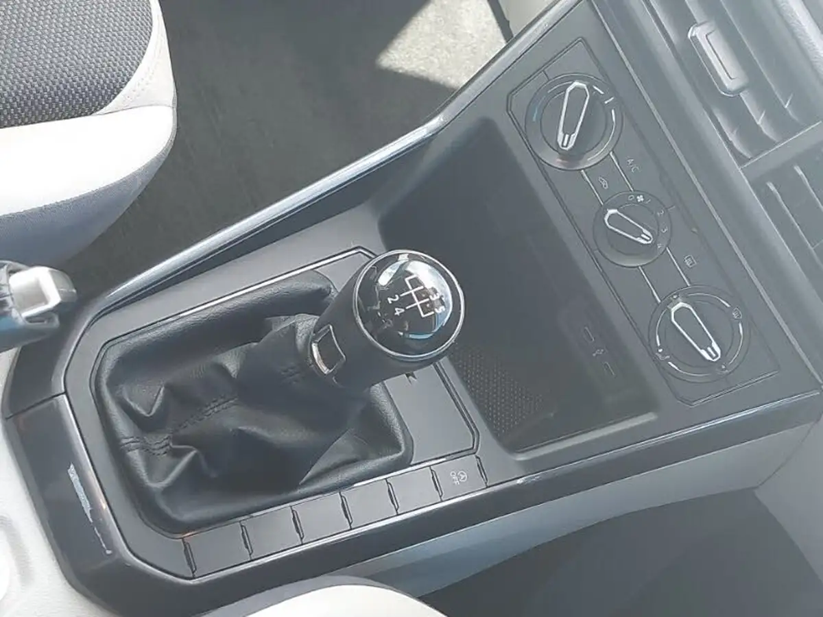 2021-volkswagen-polo-10-tsi-beats-big-10