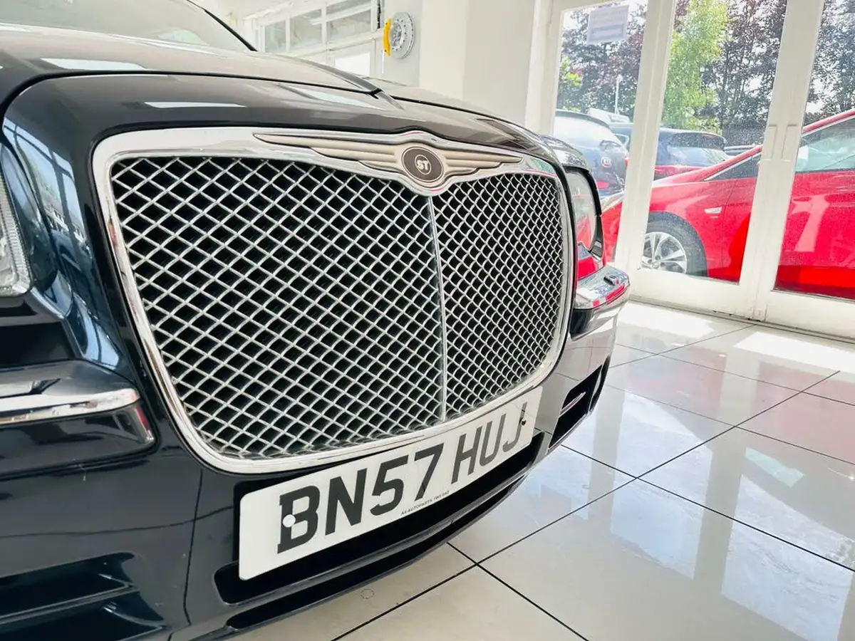2007-chrysler-300c-30td-saloon-4d-big-33