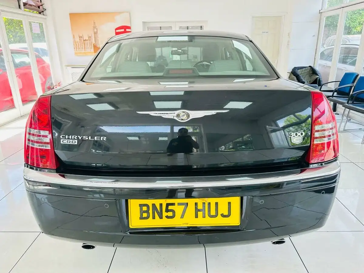 2007-chrysler-300c-30td-saloon-4d-big-5