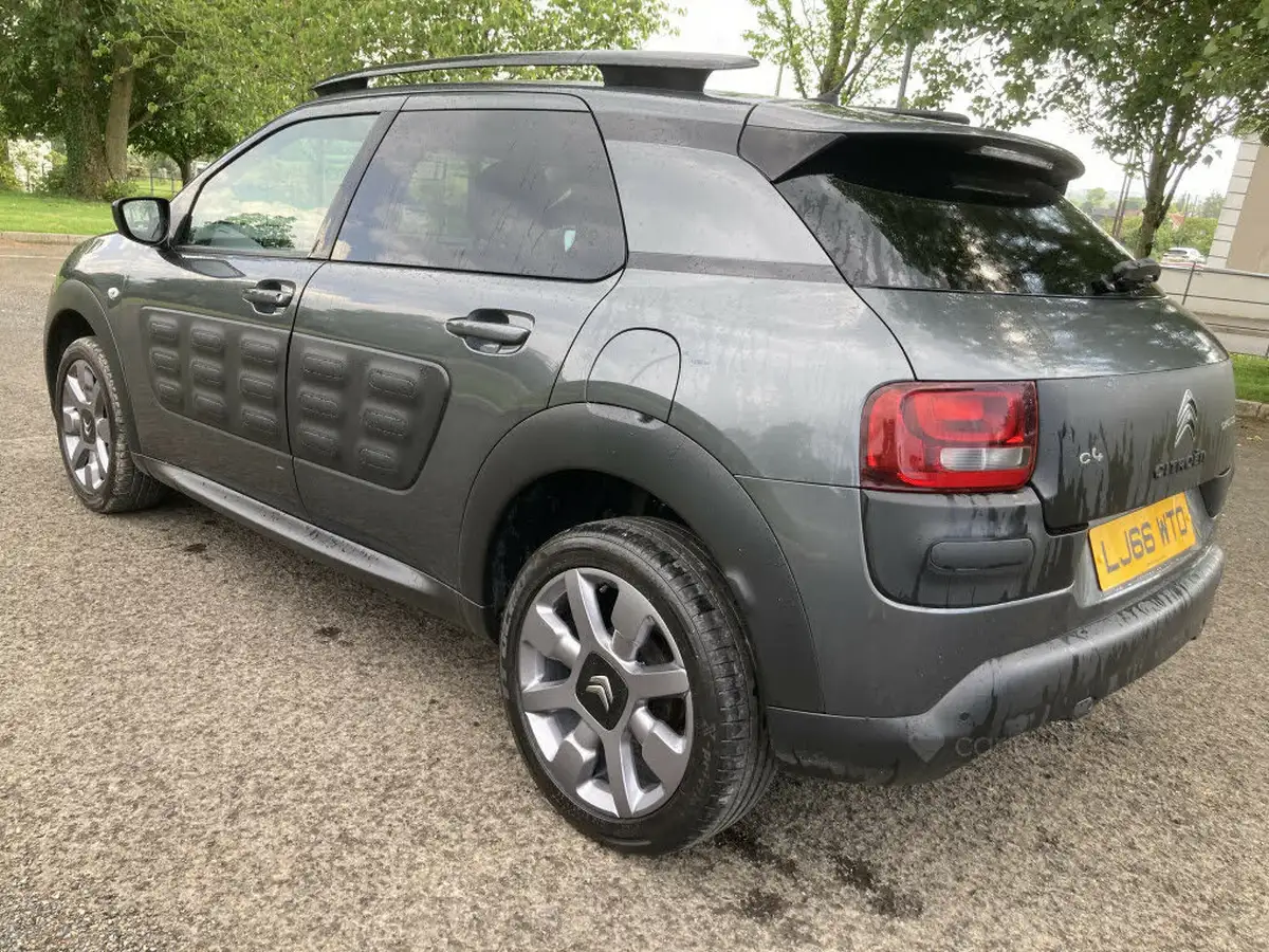2016-citroen-c4-cactus-16bluehdi-flair-big-8