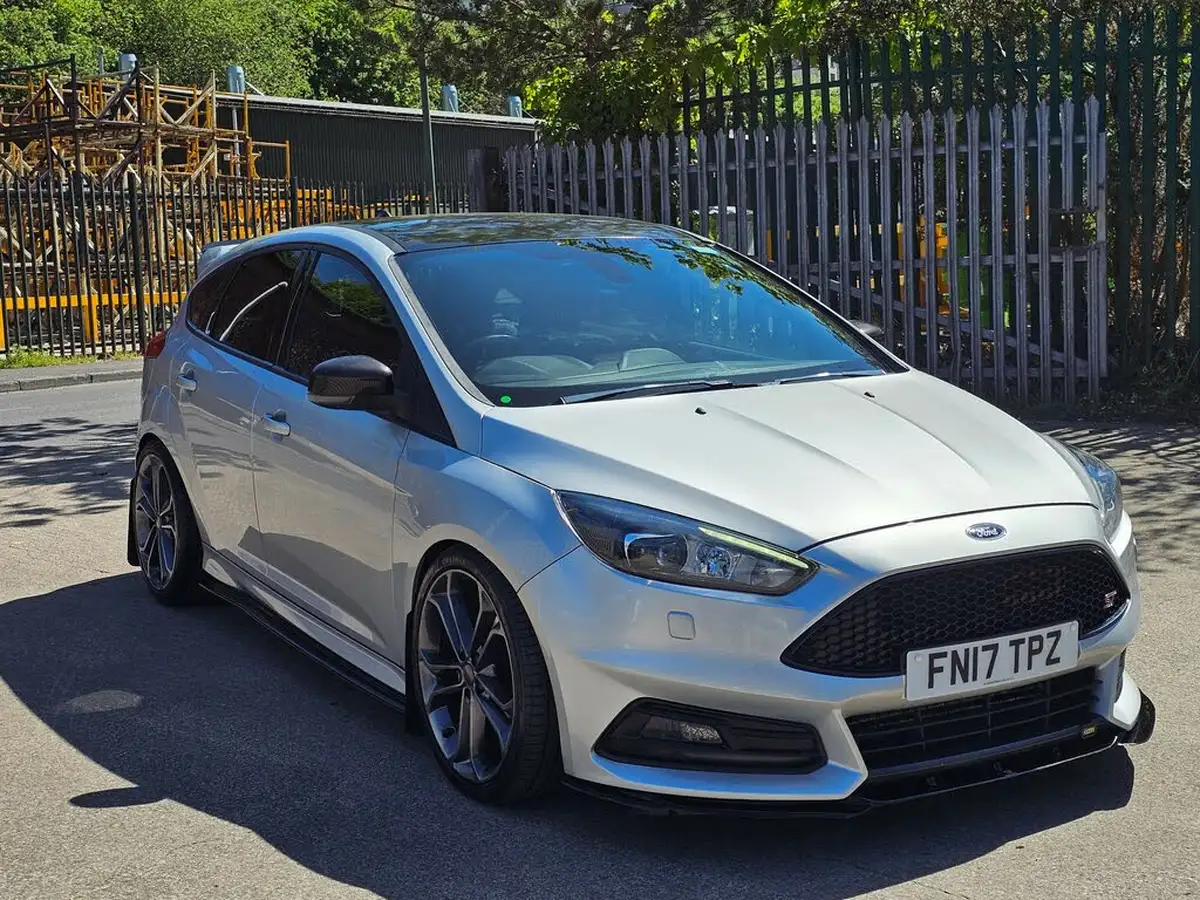 2017-ford-focus-20t-st3-hatchback-big-9