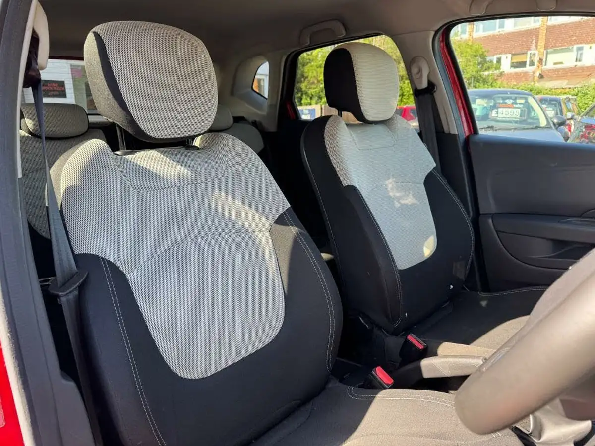 2019-renault-captur-09-tce-iconic-big-17
