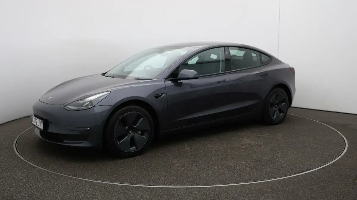 2022-tesla-model-3-e-long-range-big-66
