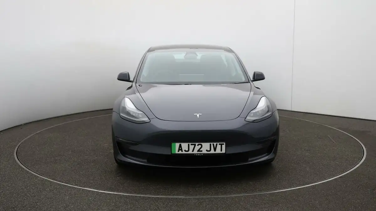 2022-tesla-model-3-e-long-range-big-38