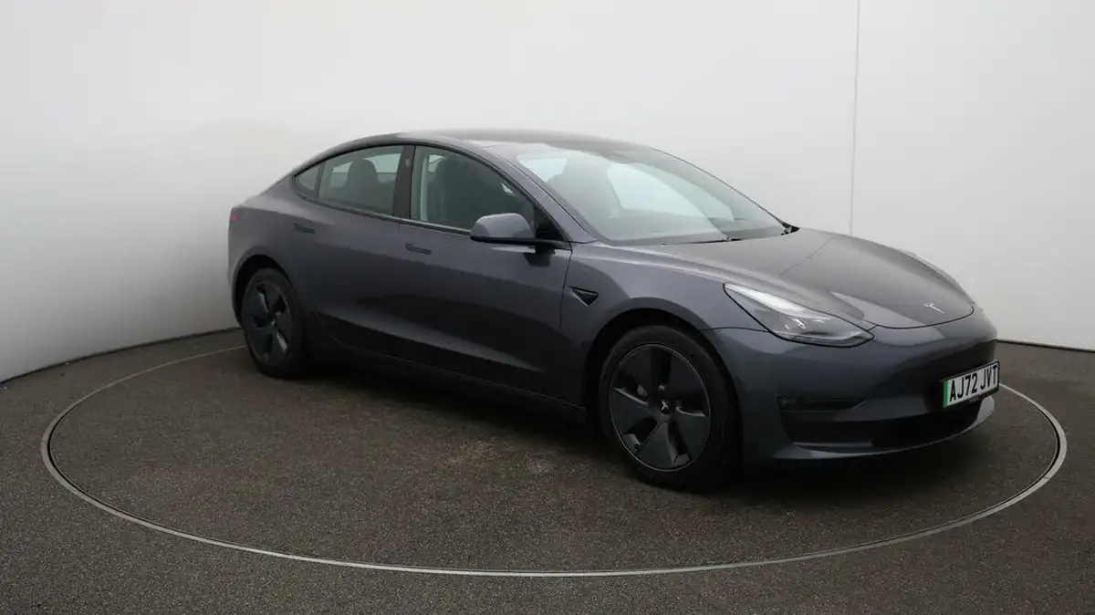 2022-tesla-model-3-e-long-range-big-42