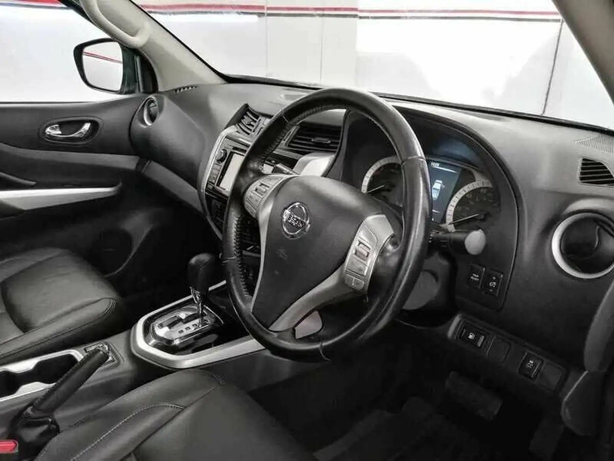 2019-nissan-navara-23dci-off-roader-at32-auto-big-10