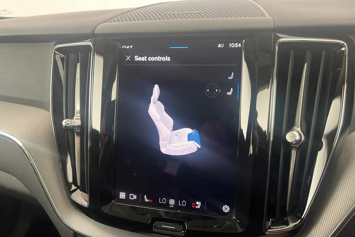 2024-volvo-xc60-20-b5-plus-big-39