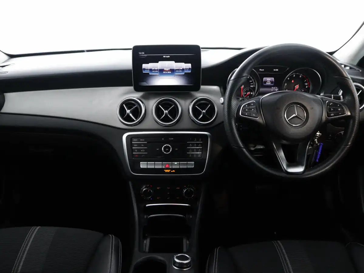 2020-mercedes-benz-gla-class-16-gla-180-urban-edition-7g-dct-big-16