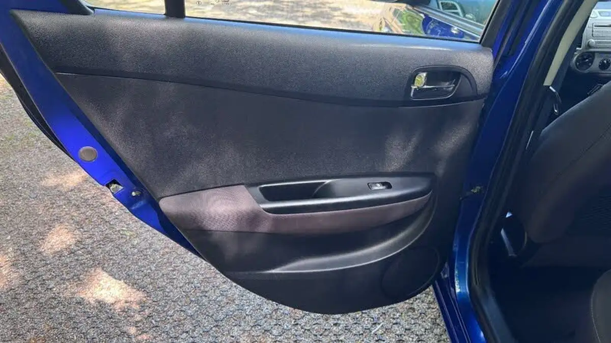 2011-hyundai-i20-14td-comfort-5d-big-22