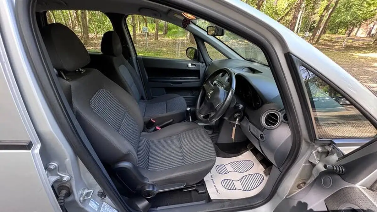 2008-mitsubishi-colt-15td-cz2-big-4