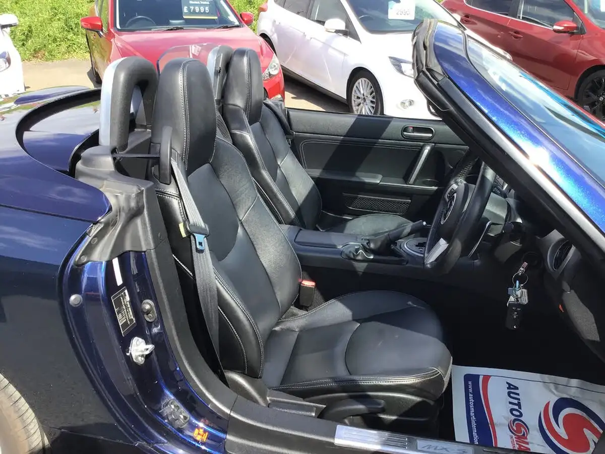 2010-mazda-mx-5-20-roadster-auto-big-9