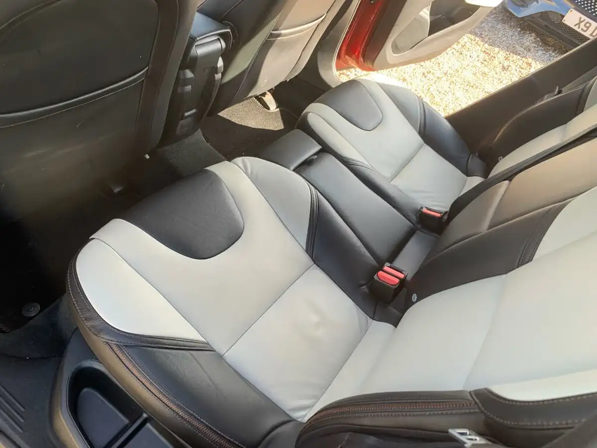 2015-volvo-v40-20td-d2-cross-country-lux-nav-geartronic-big-37