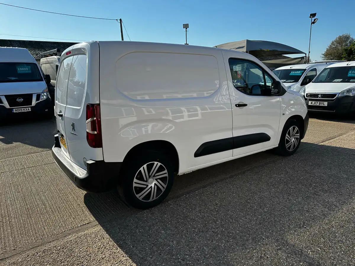 2019-peugeot-partner-16bluehdi-1000-professional-big-11