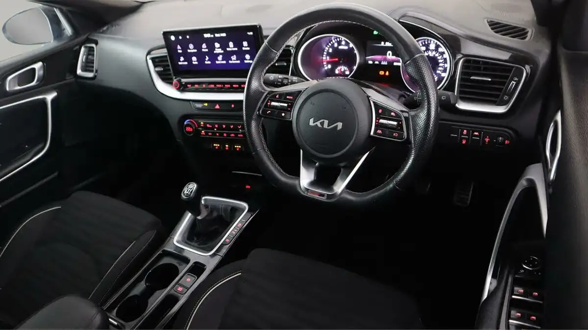 2022-kia-pro-ceed-15-t-gdi-gt-line-big-9