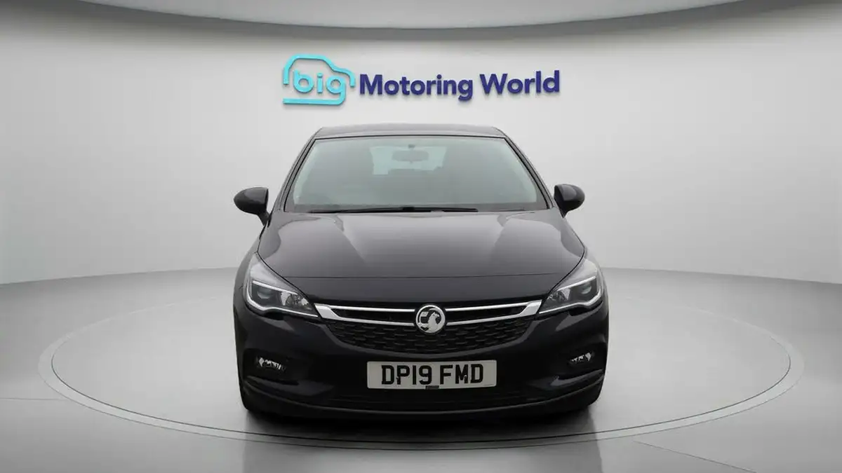 2019-vauxhall-astra-14i-16v-turbo-tech-line-nav-125ps-ss-hatchback-big-2