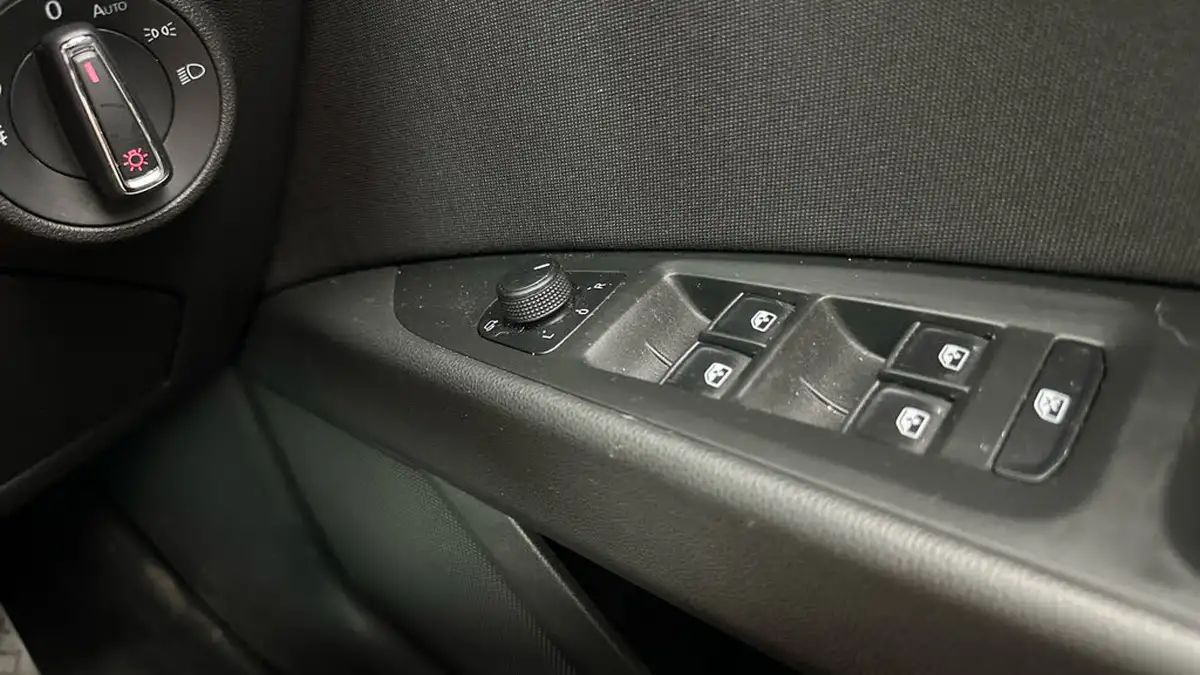 2020-seat-leon-15-tsi-evo-fr-black-edition-150ps-hatchback-big-34