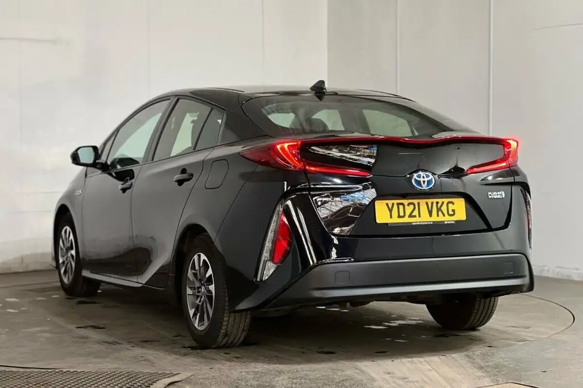 2021-toyota-prius-18-vvt-i-business-edition-plus-15in-alloys-cvt-big-20