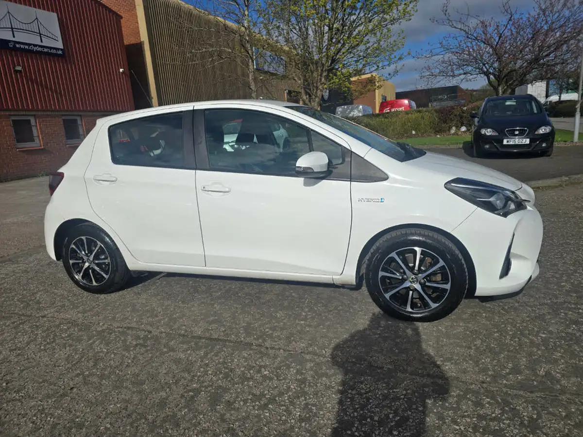 2019-toyota-yaris-15-vvt-i-icon-tech-98bhp-hybrid-1497cc-e-cvt-big-3
