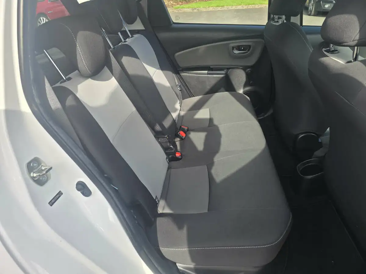 2019-toyota-yaris-15-vvt-i-icon-tech-98bhp-hybrid-1497cc-e-cvt-big-55