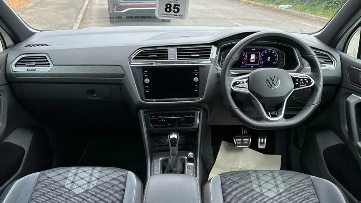 2023-volkswagen-tiguan-15-tsi-r-line-big-7