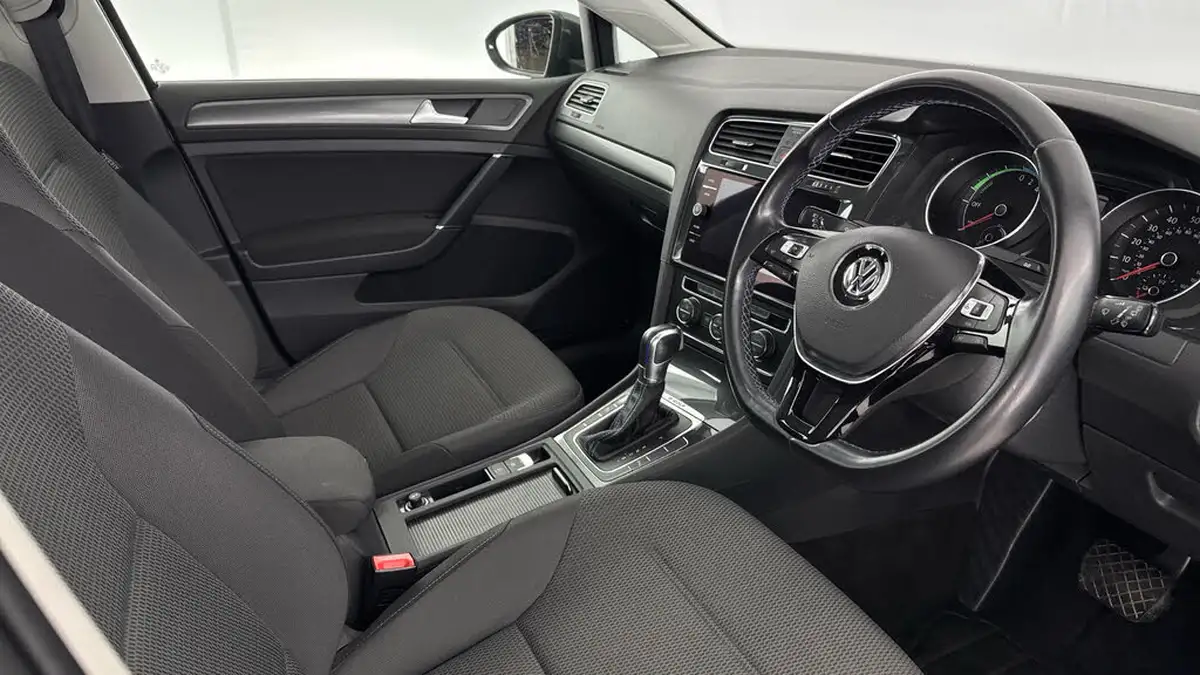 2019-volkswagen-golf-e-e-golf-big-9