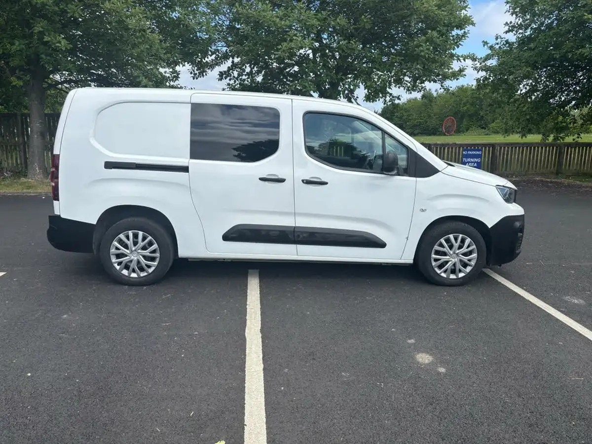 2021-peugeot-partner-15-bluehdi-950-professional-100ps-eu6dt-long-panel-big-8