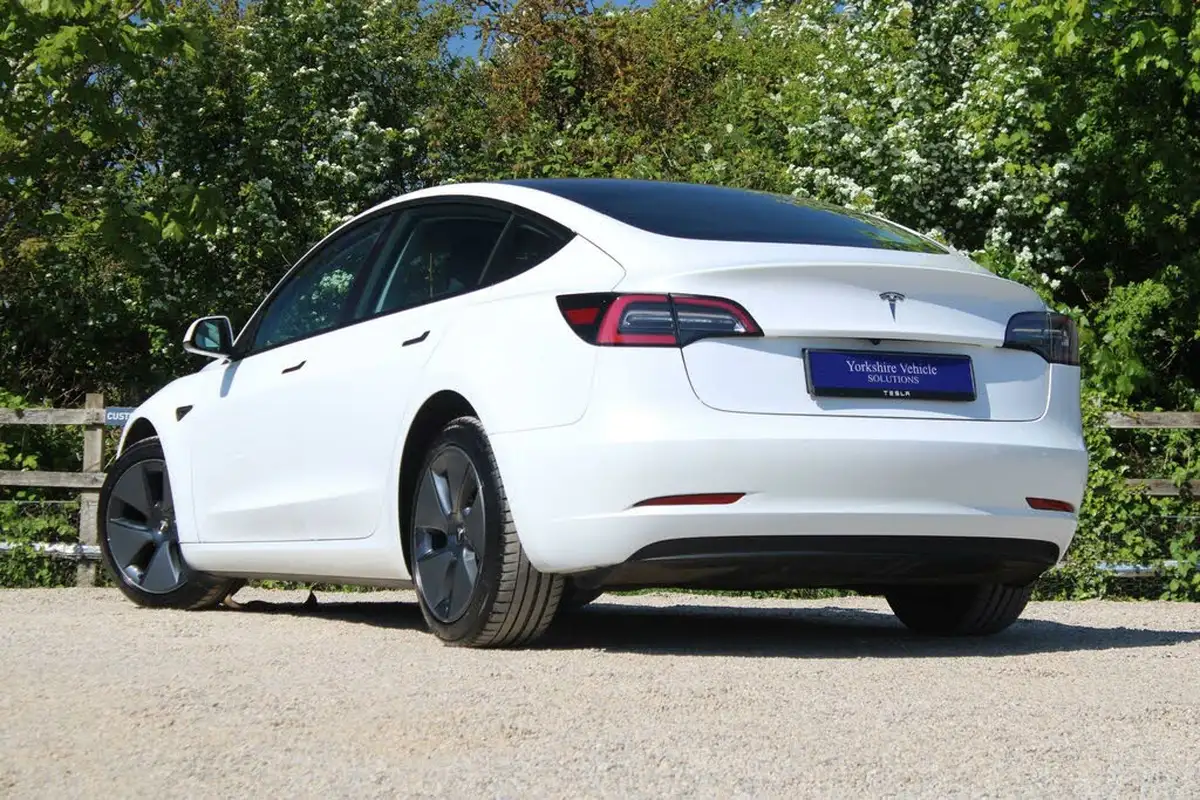 2021-tesla-model-3-e-standard-plus-big-2
