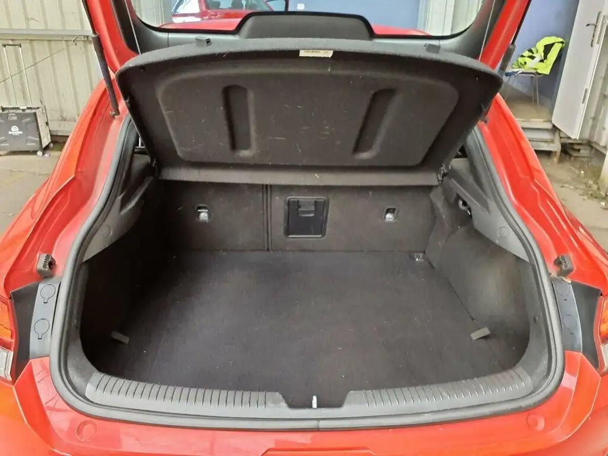 2019-hyundai-i30-14-t-gdi-se-nav-isg-fastback-big-6