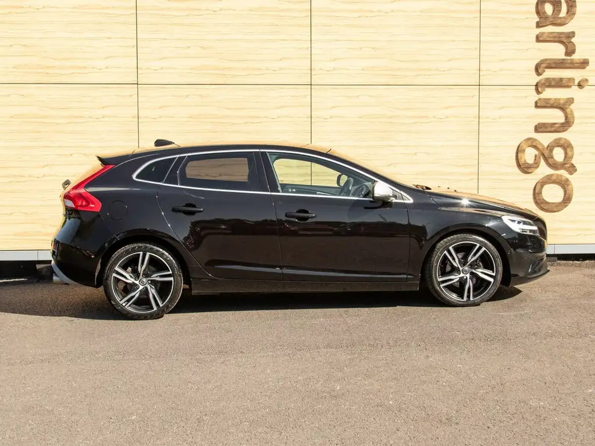 2017-volvo-v40-20-t3-r-design-pro-big-11