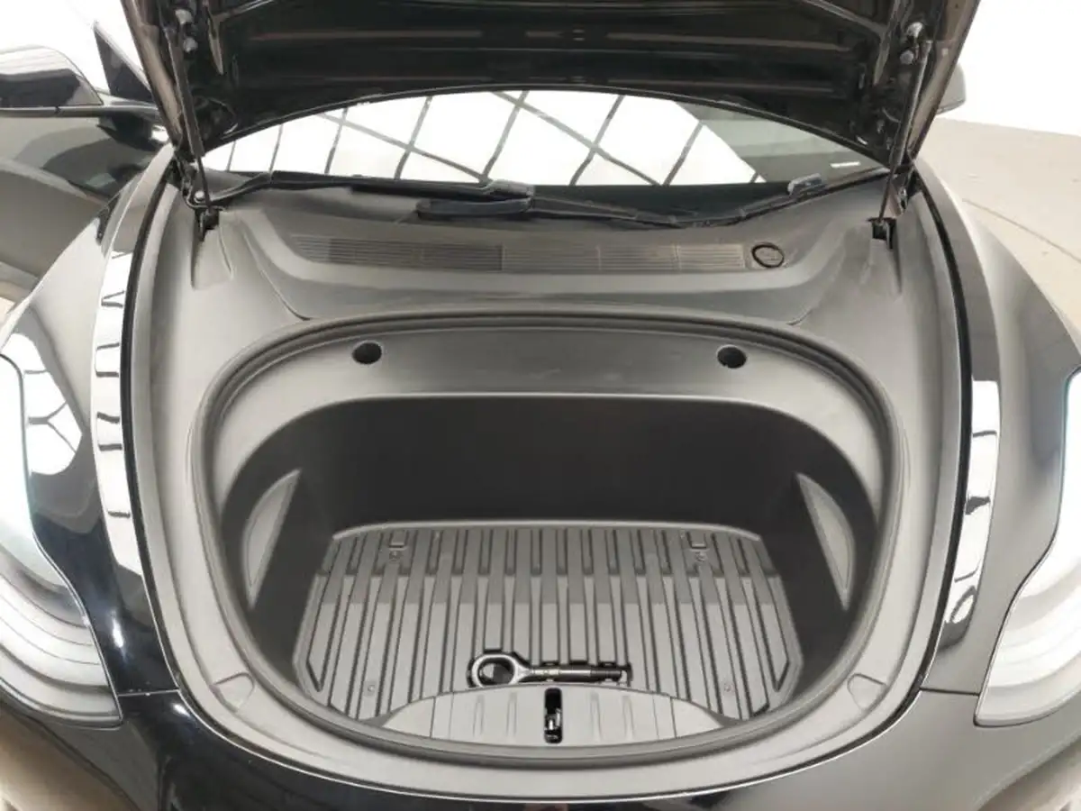2021-tesla-model-3-e-long-range-4x4-big-16