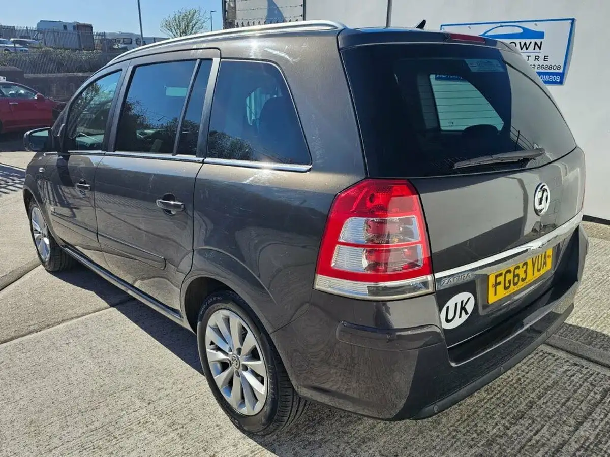2013-vauxhall-zafira-18-design-140ps-big-2