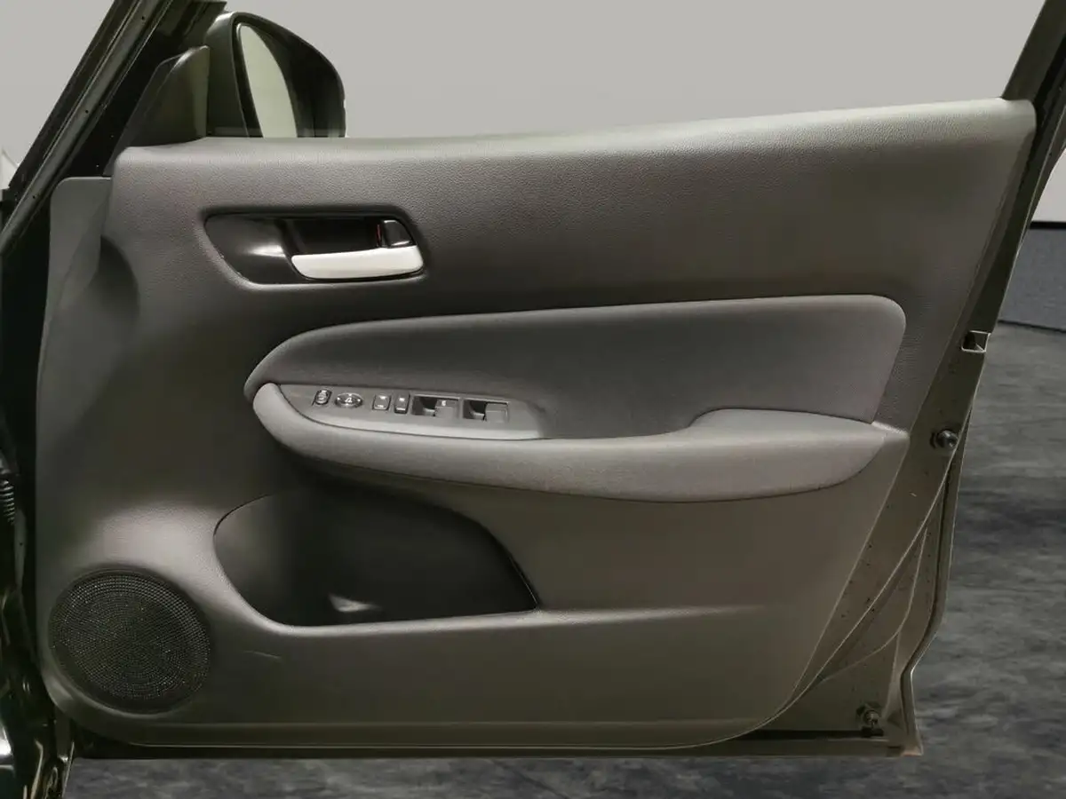 2023-honda-jazz-15-i-mmd-se-big-35