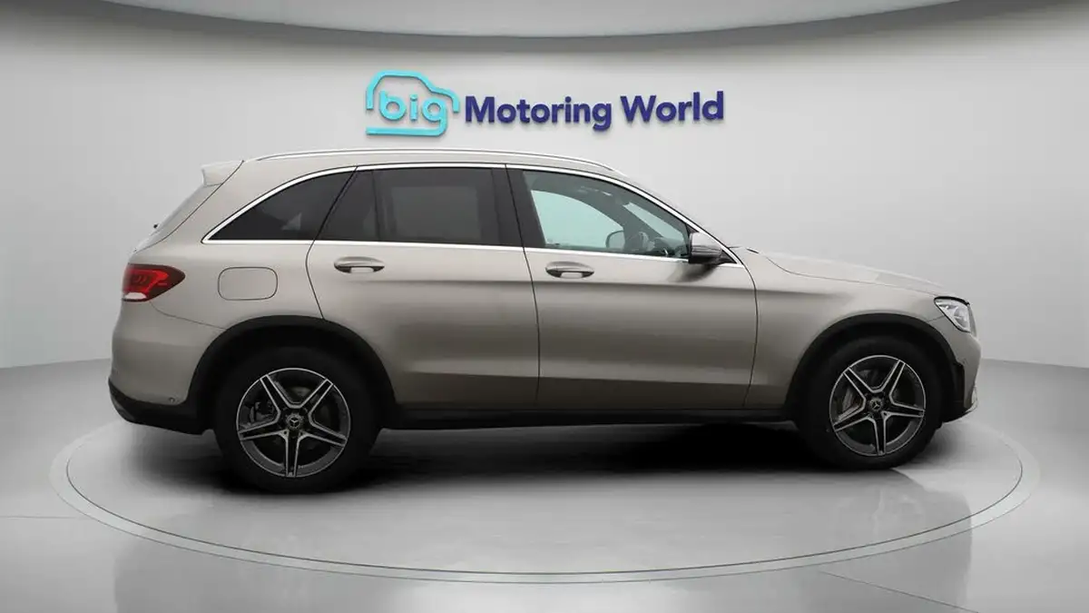 2021-mercedes-benz-glc-class-20d-glc220d-amg-line-station-wagon-5d-1950cc-4matic-plus-big-8