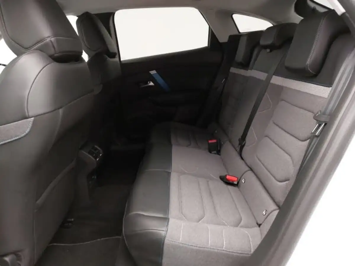 2022-citroen-c4-e-shine-big-5