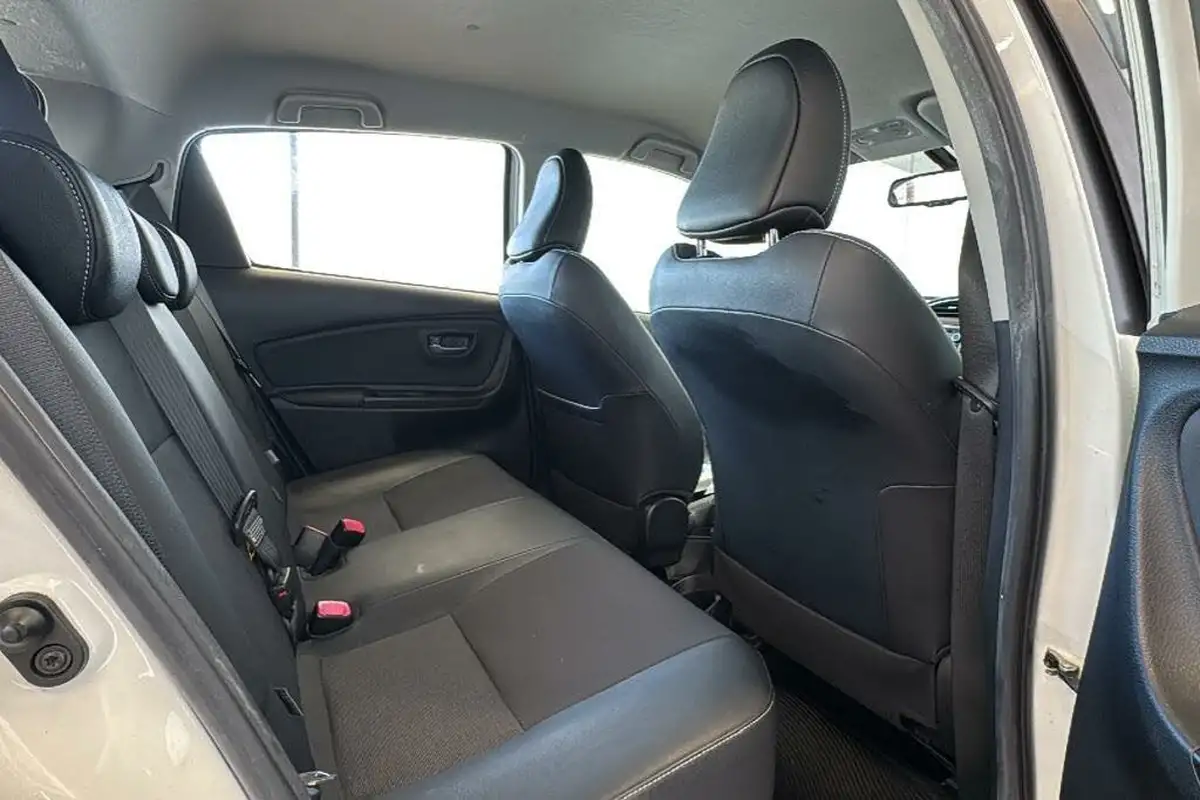 2014-toyota-yaris-15-vvt-i-excel-hybrid-big-12