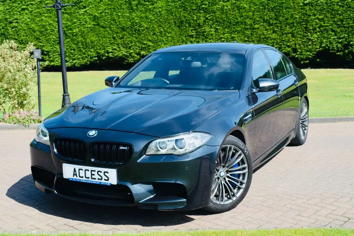 2014-bmw-5-series-44-m5-big-0