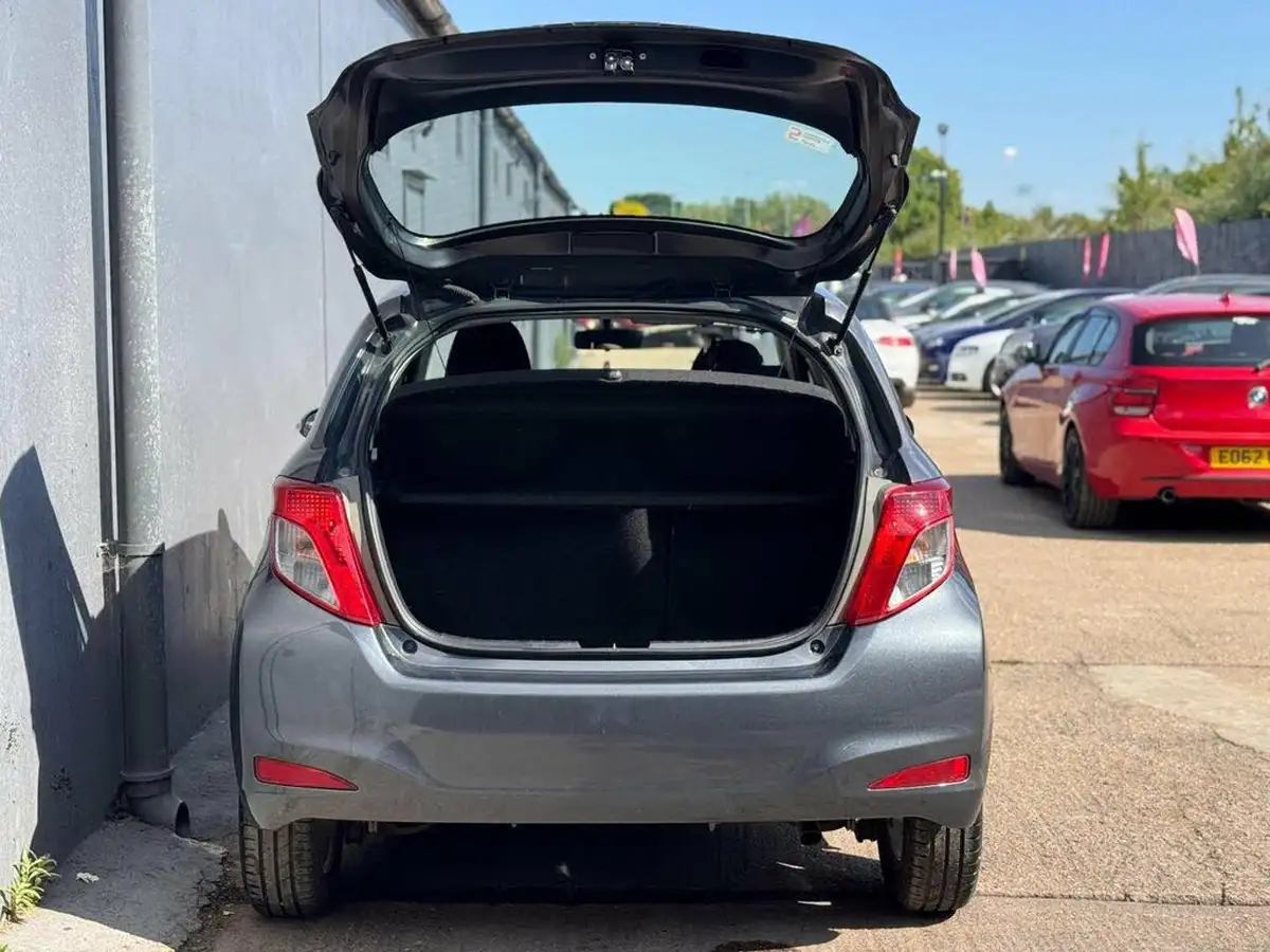 2013-toyota-yaris-133-tr-vvt-i-5d-big-39