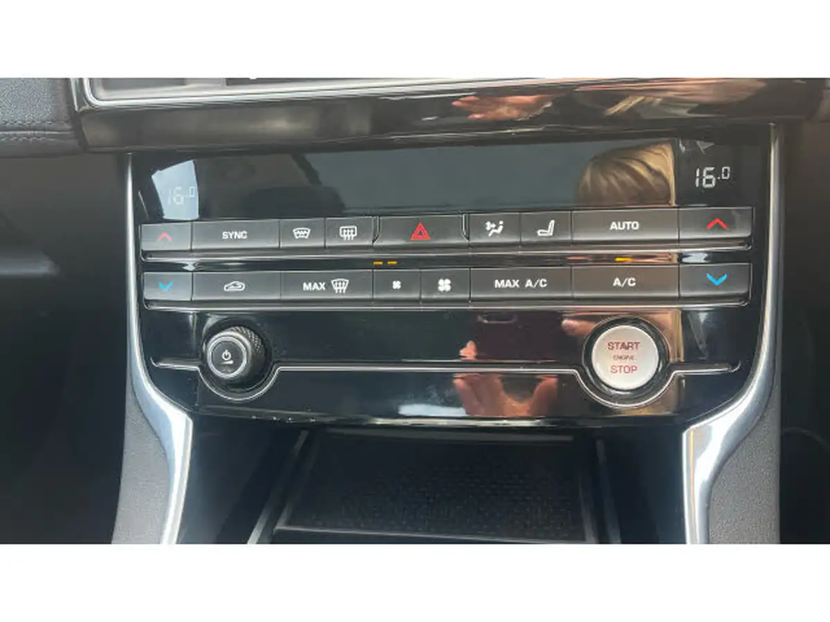2017-jaguar-xe-20d-portfolio-180ps-ss-1999cc-auto-big-29
