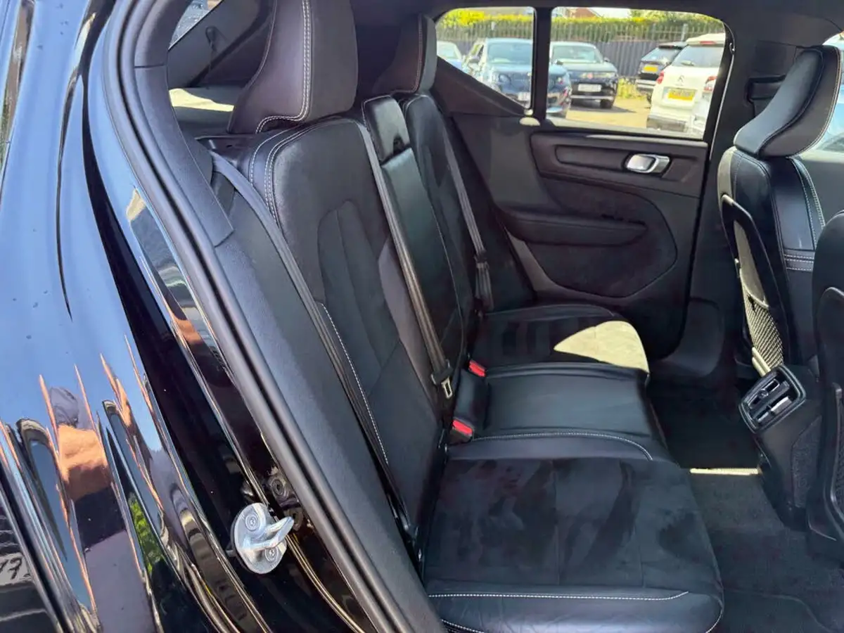2022-volvo-xc40-20-b4-r-design-awd-big-28