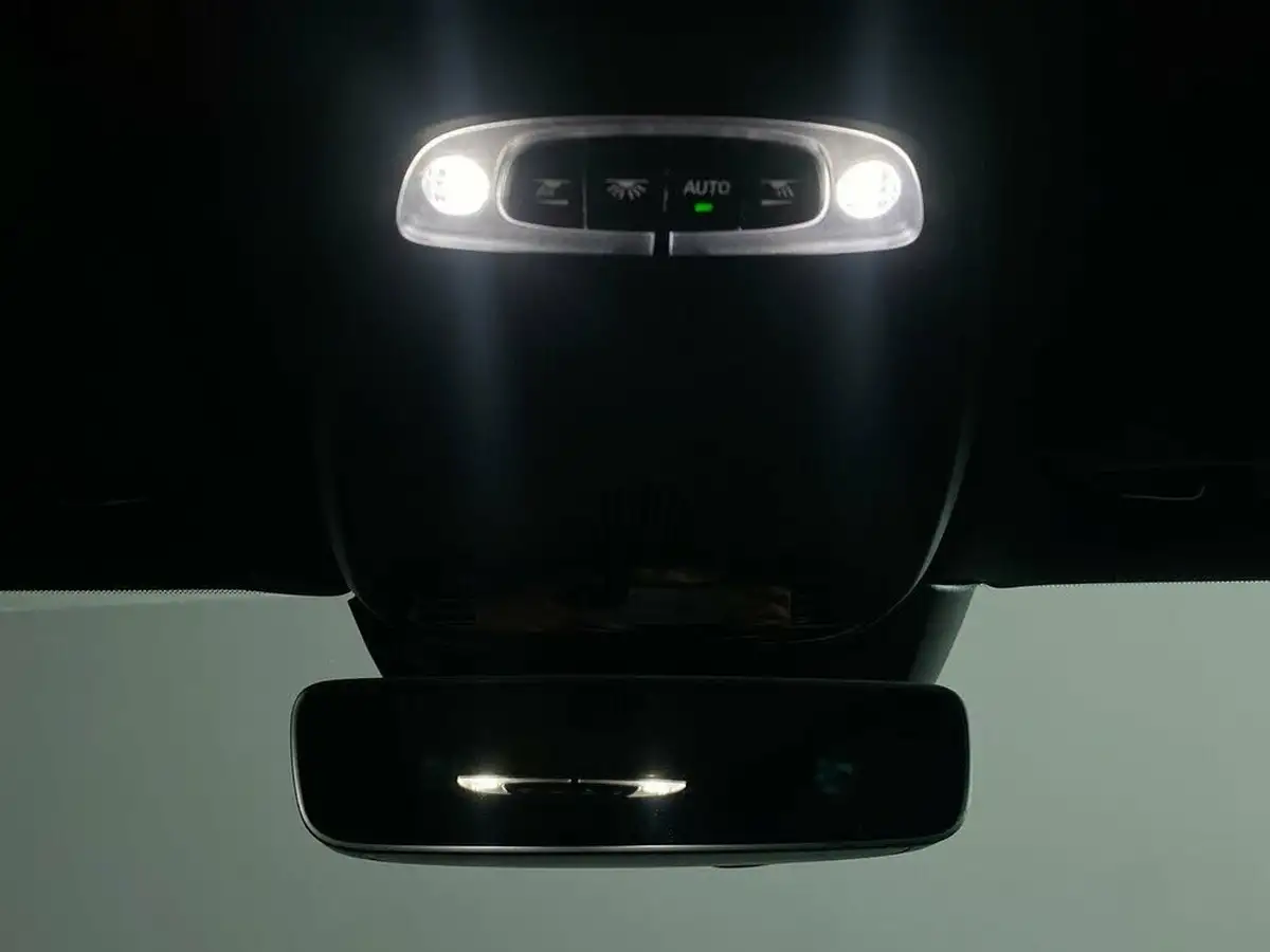 2019-volvo-v40-20td-d2-r-design-edition-big-25